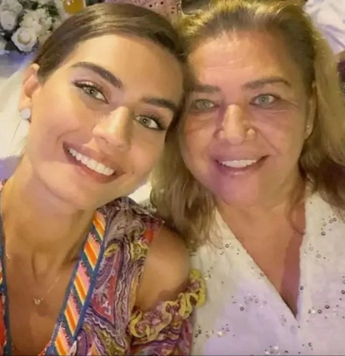 Hık demiş burnundan düşmüş... İşte Ünlü isimlerin hiç görmediğiniz anneleri - 2. Resim