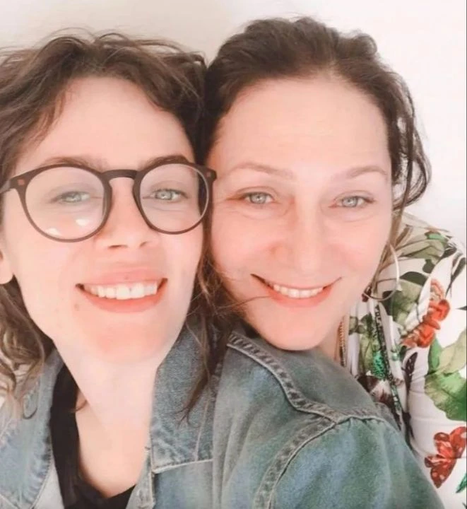 Hık demiş burnundan düşmüş... İşte Ünlü isimlerin hiç görmediğiniz anneleri - 5. Resim