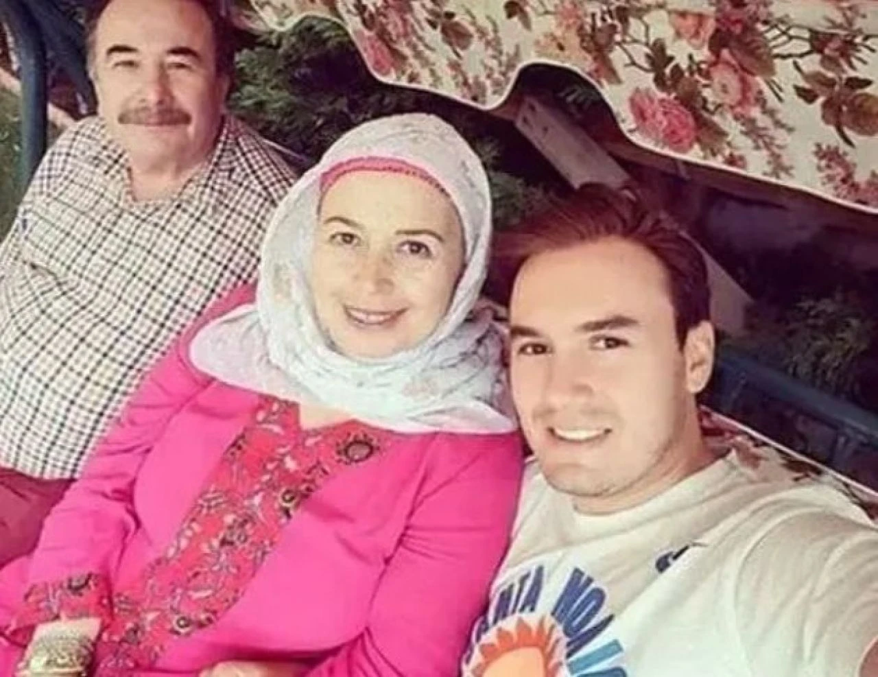 Hık demiş burnundan düşmüş... İşte Ünlü isimlerin hiç görmediğiniz anneleri - 10. Resim