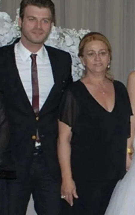 Hık demiş burnundan düşmüş... İşte Ünlü isimlerin hiç görmediğiniz anneleri - 9. Resim