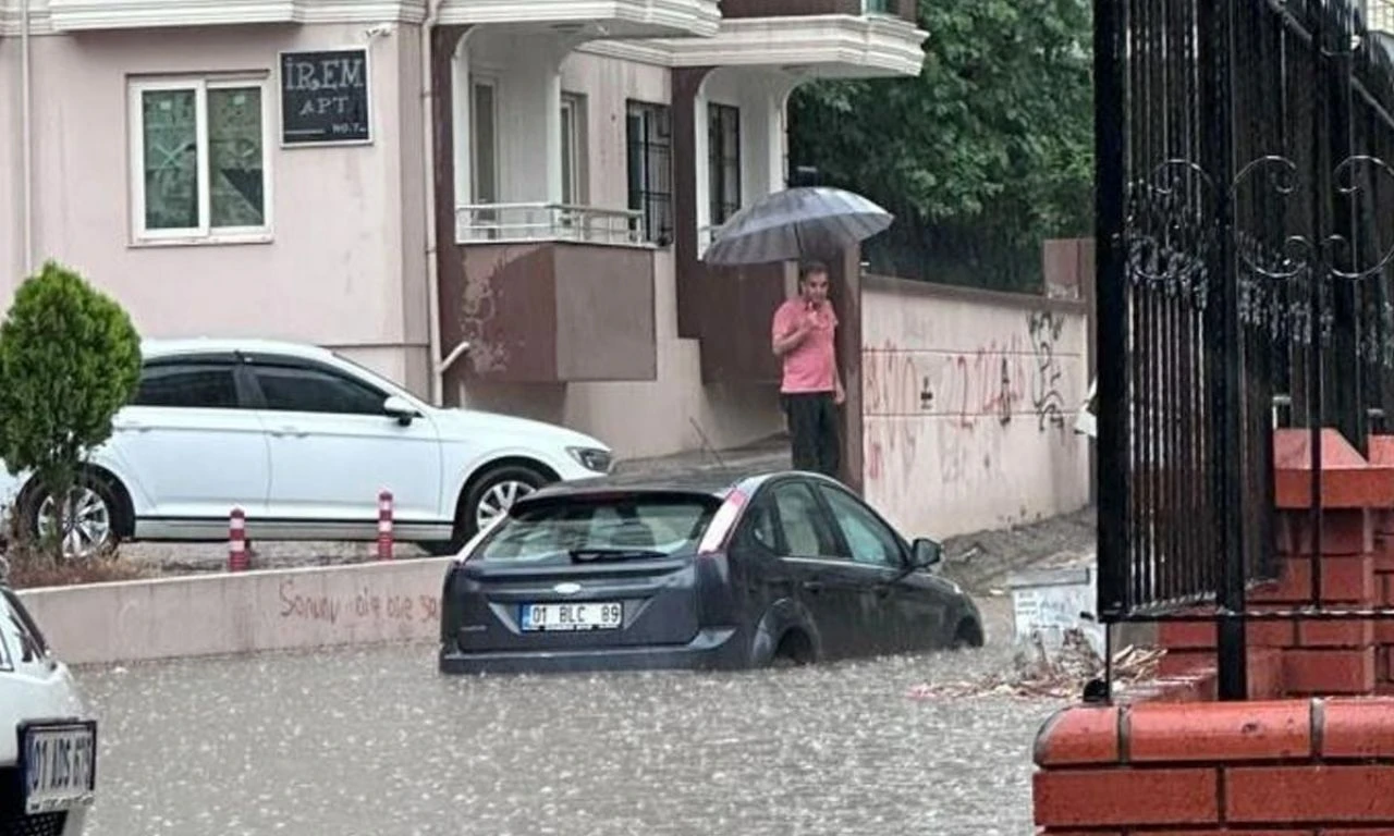 Sağanak birçok kenti şiddetli vurdu: Ev ve iş yerlerini su bastı, yollar göle döndü - 2. Resim