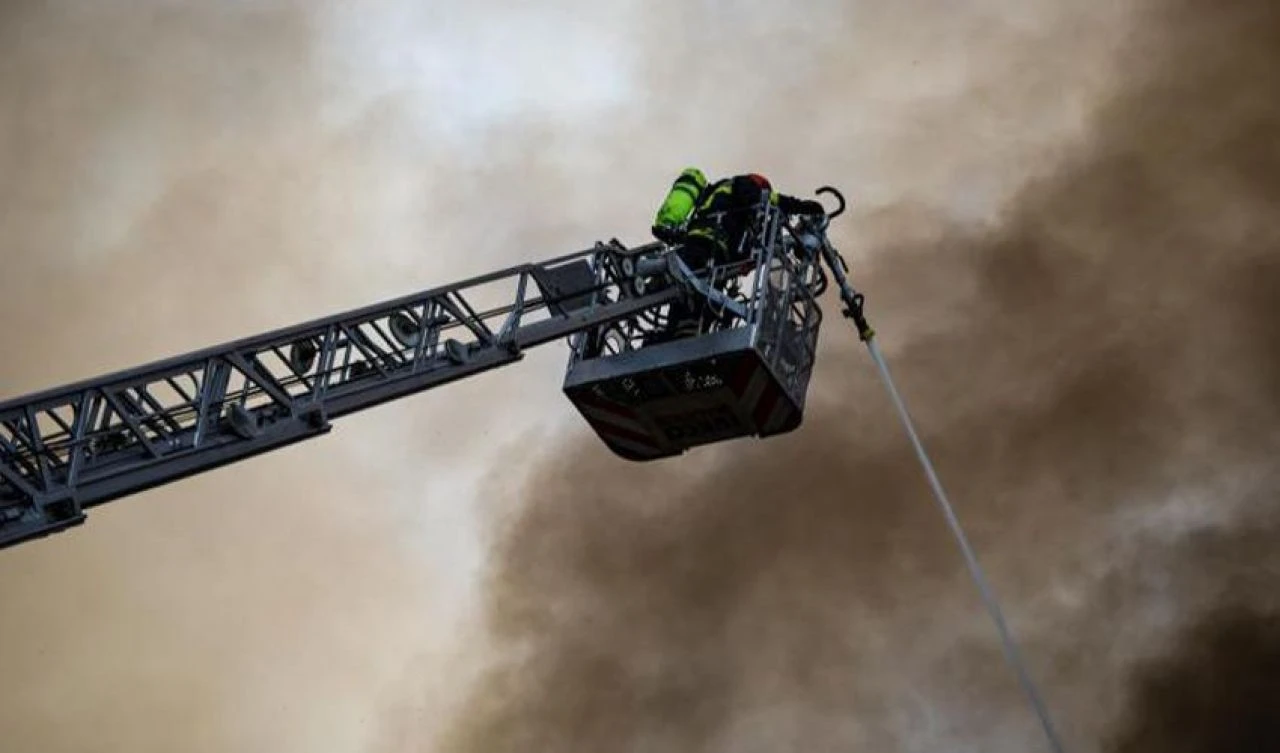 Varşova'da şüpheli avm yangını! Binlerce dükkan küle döndü, 2 bin kişi işsiz kaldı - 2. Resim