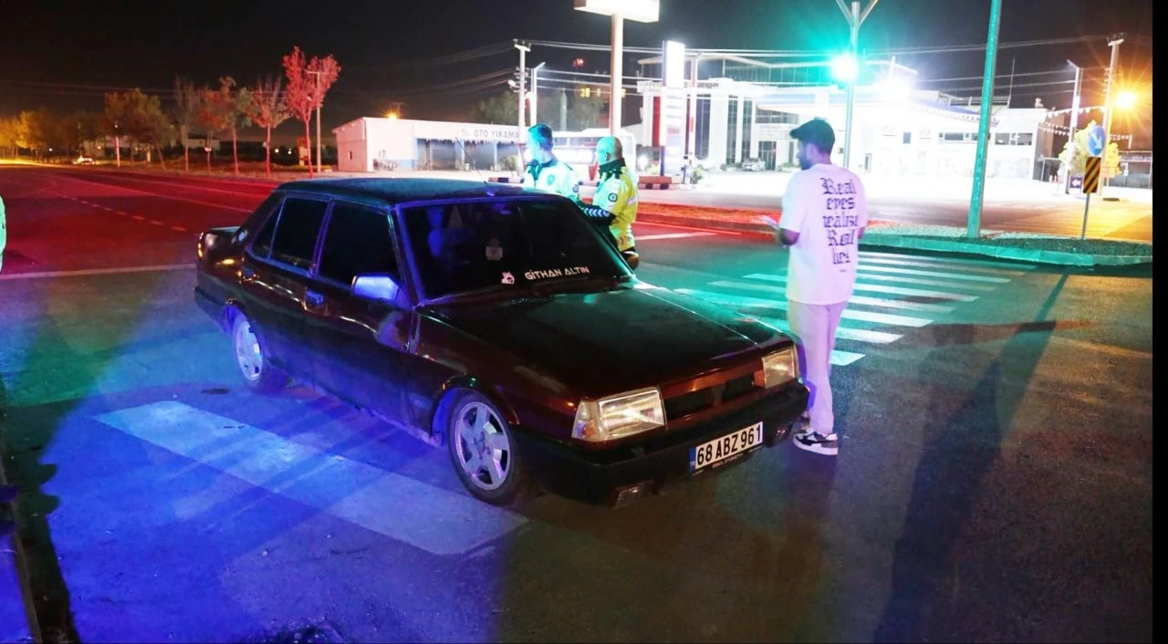 Abartılı egzozla polise yakalandı, kameraya gülümsedi! - 1. Resim