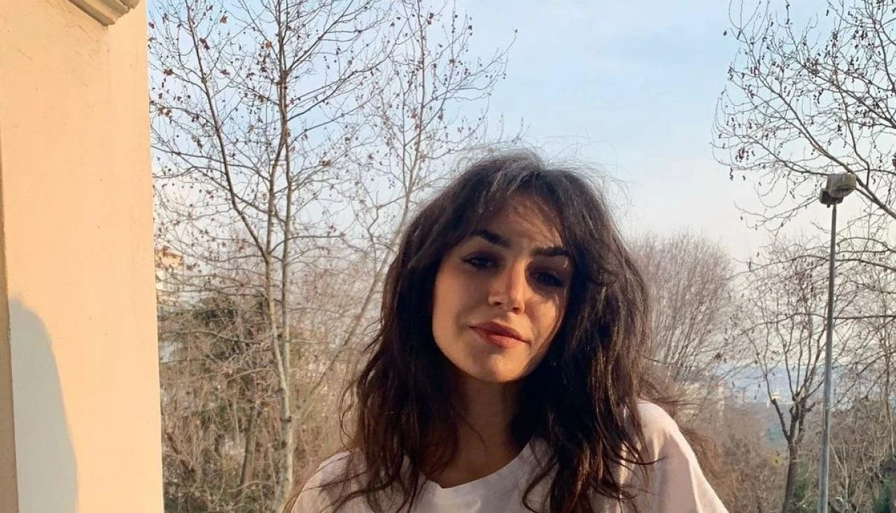 Bahar dizisinde Leyla karakterini Sahra Şaş oynuyor - 1. Resim