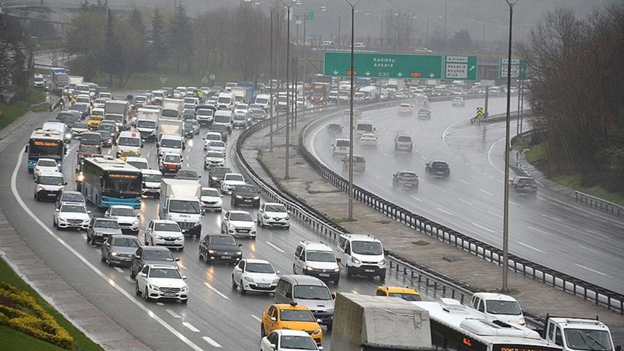 İstanbul haftaya sağanak ve trafikle başladı