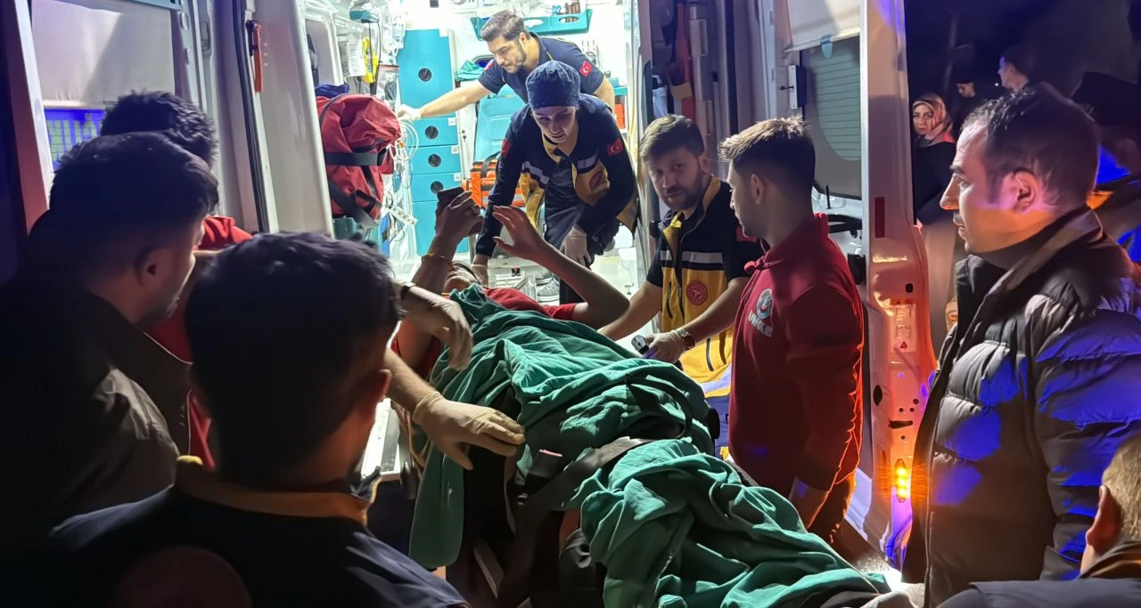 Kahramanmaraş'ta duran araç aniden göle uçtu: Bir ölü bir yaralı