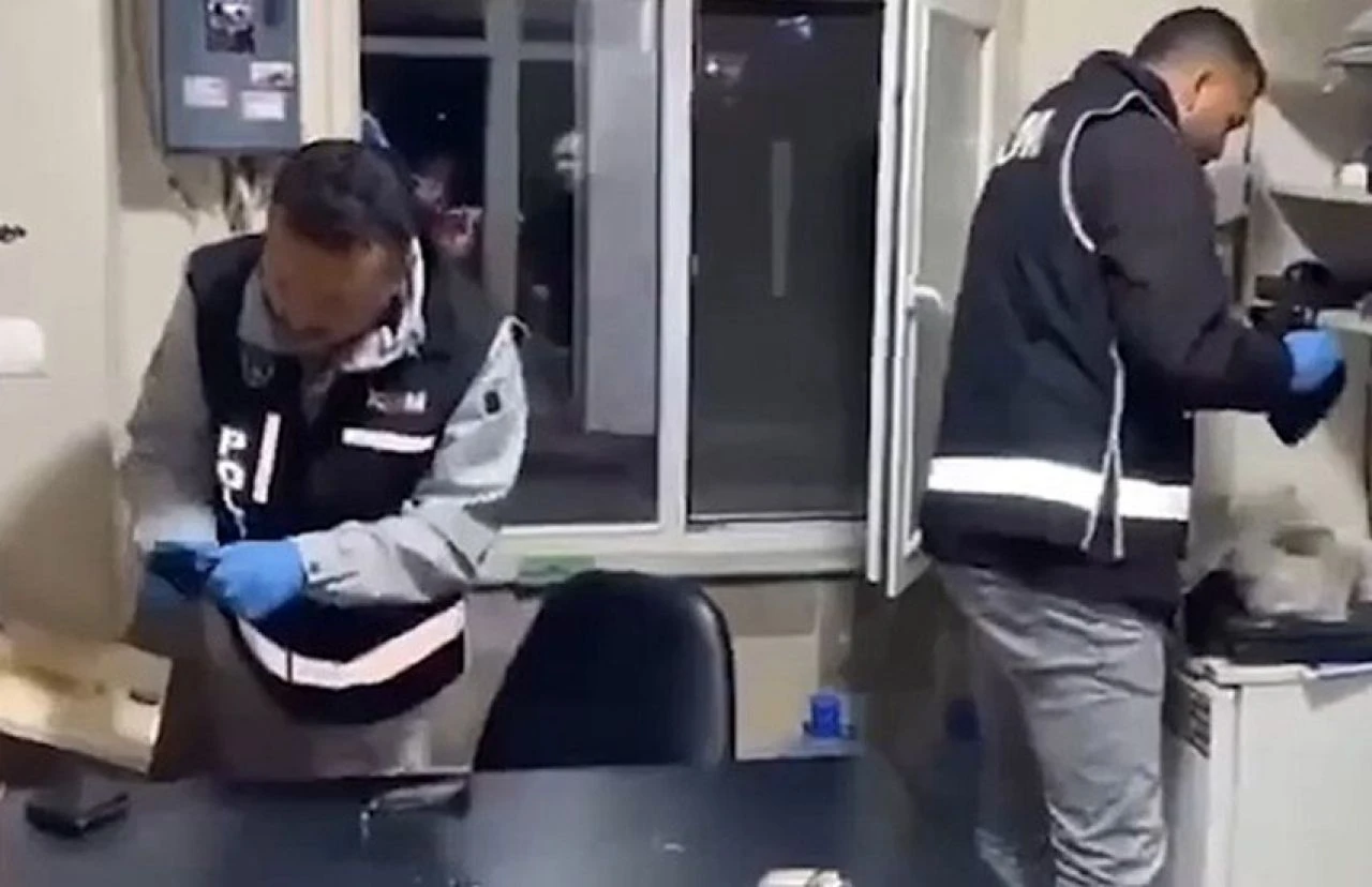 OSB'deki iş yerine baskın: Yüzlerce uzun namlulu silah fişeği ele geçirildi - 1. Resim