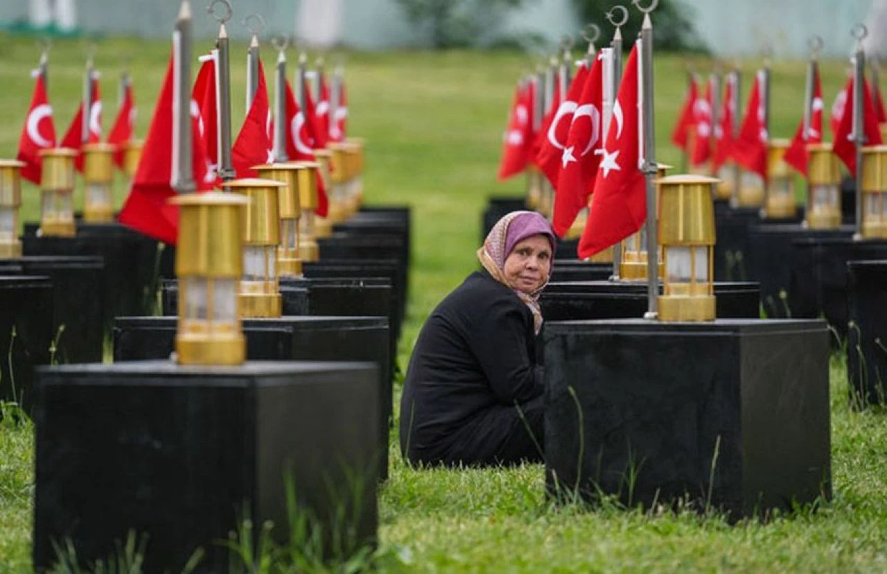 Soma'daki faciada yaşamını yitiren işçilerimiz anıldı: ''Yürek halen yanıyor!'' - 1. Resim