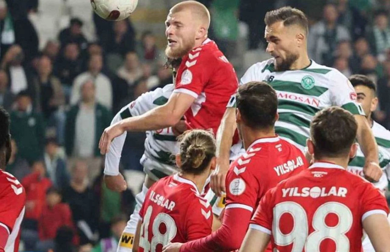 Süper Lig tarihinde ilk! Küme düşme hattı karıştı, tam 8 takım tehlikede - 2. Resim