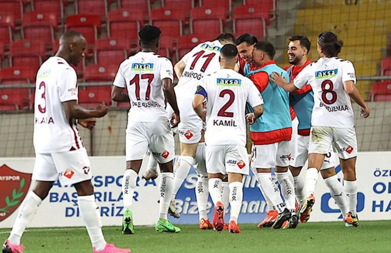 Süper Lig tarihinde ilk! Küme düşme hattı karıştı, tam 8 takım tehlikede - 3. Resim