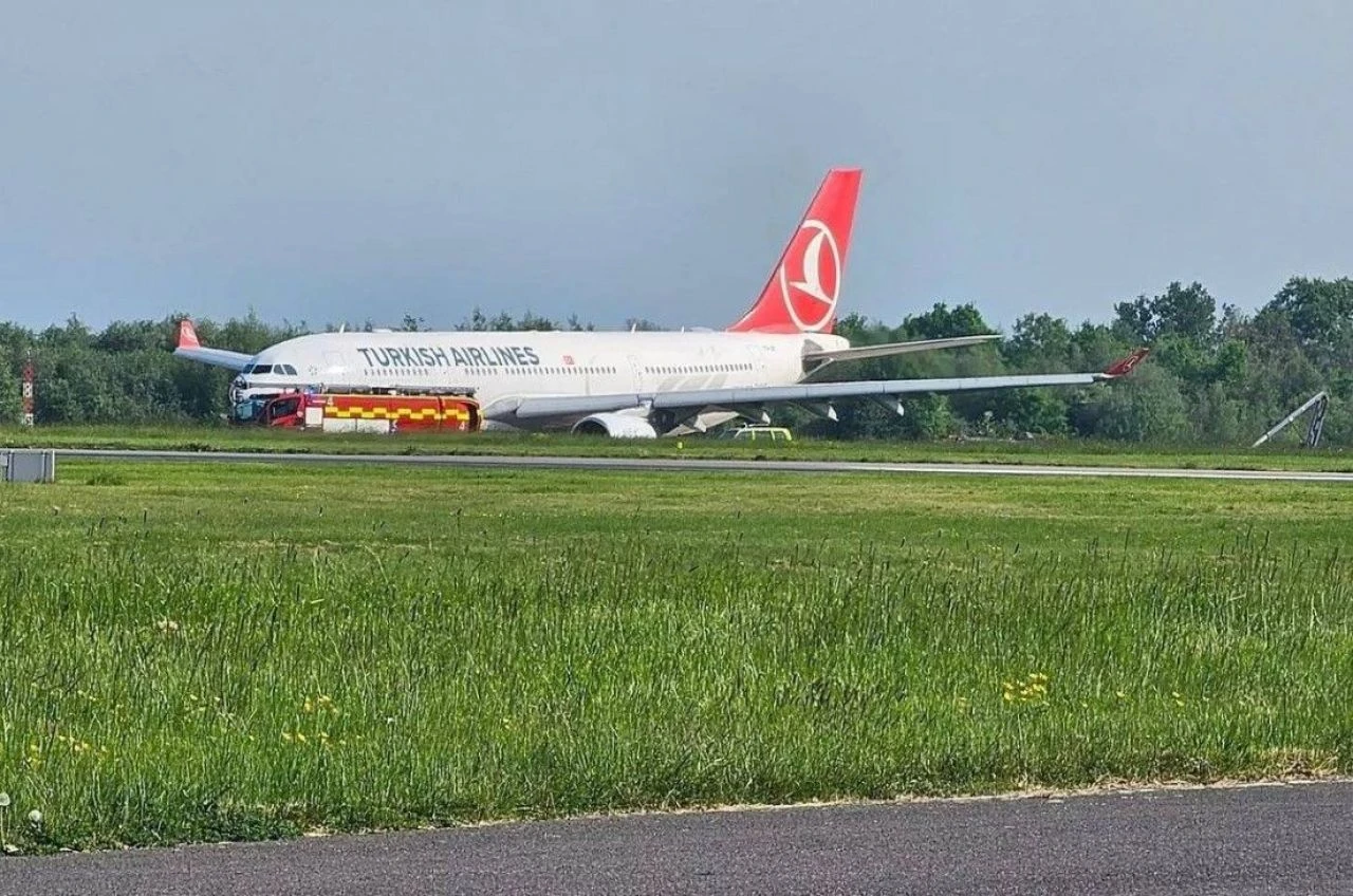 THY uçağında panik! Kabinden dumanlar yükseldi, pilot acil iniş yaptı - 1. Resim