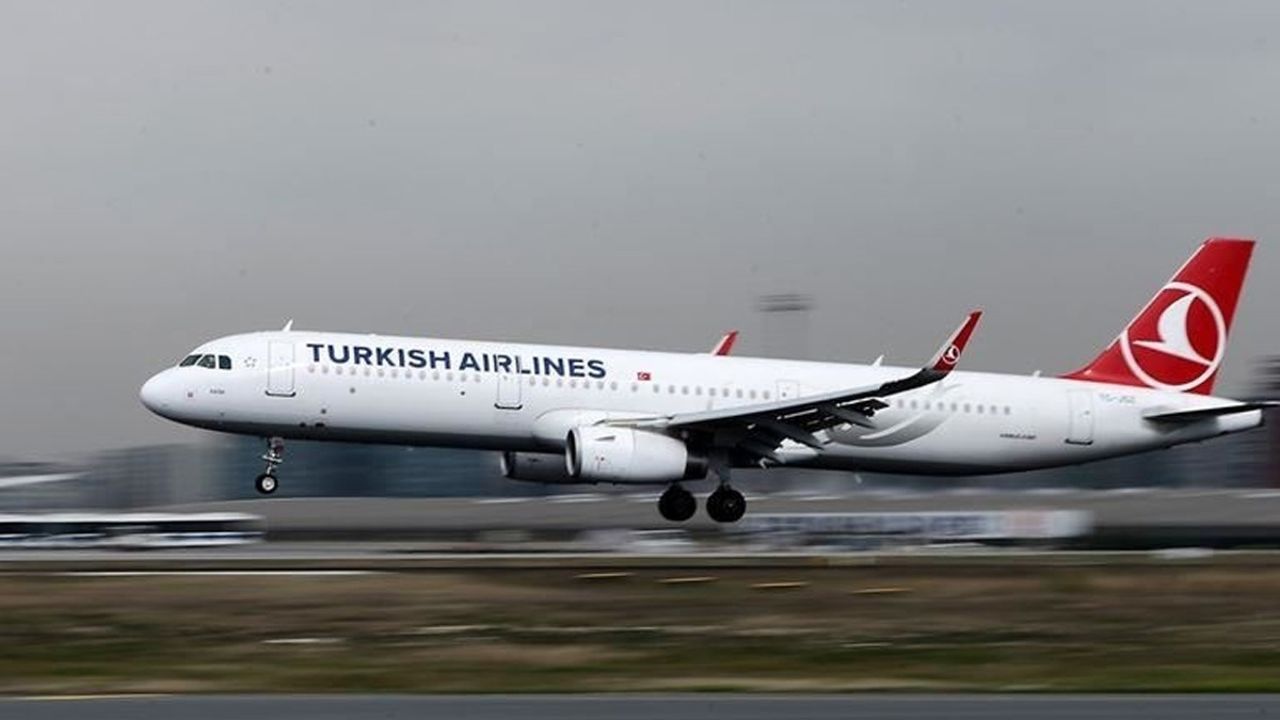 THY uçağında panik! Kabinden dumanlar yükseldi, pilot acil iniş yaptı