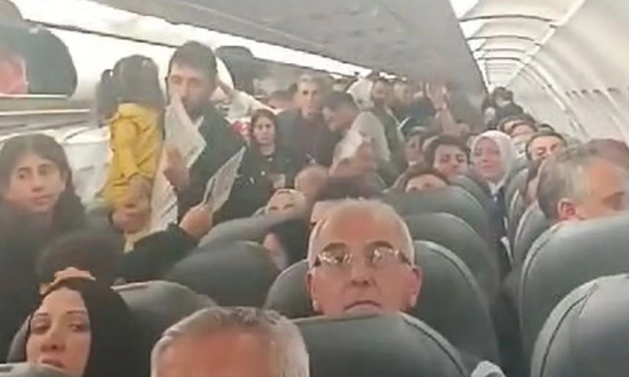 AJet uçağında yolcular adeta çıldırdı: Fenalık geçirenler oldu - 1. Resim