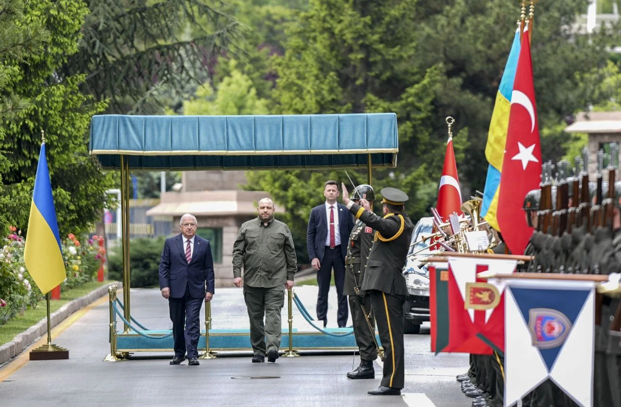 Bakan Güler, Ukraynalı mevkidaşı ile görüştü - 1. Resim