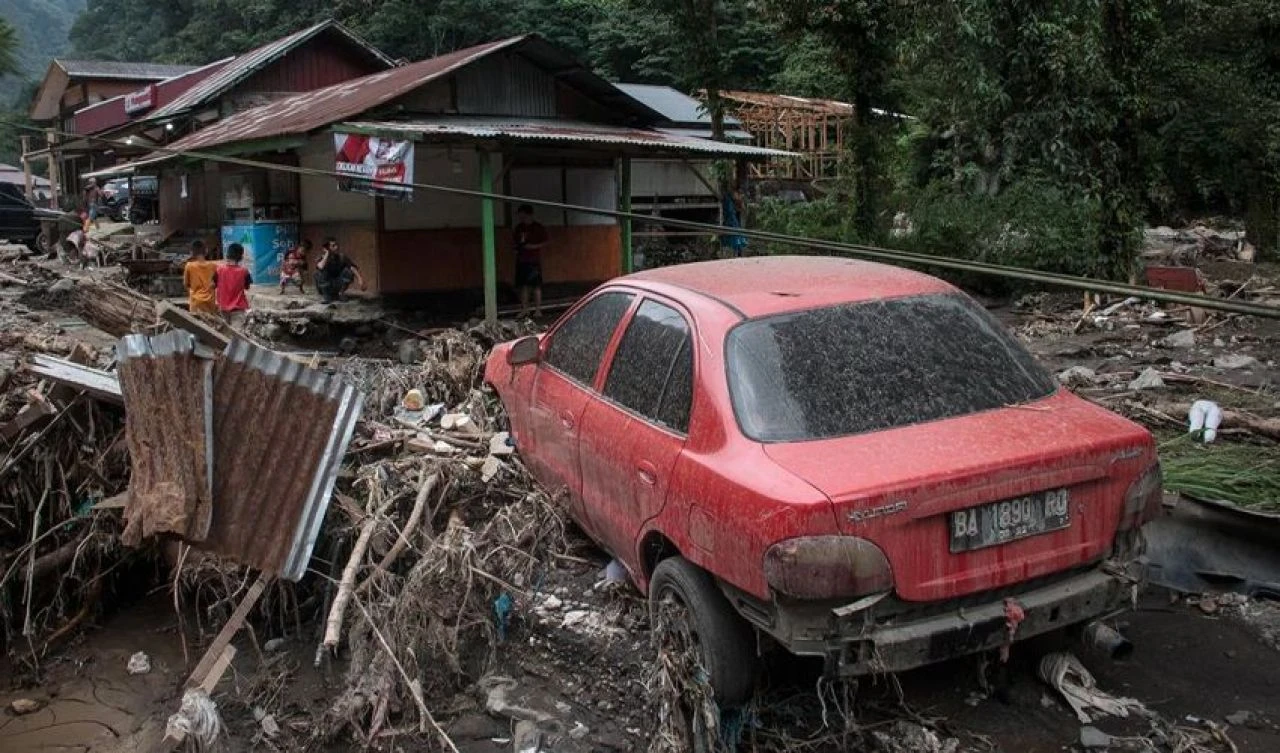 Endonezya'yı 'soğuk lav' vurdu! Çok sayıda ölü ve yaralı var