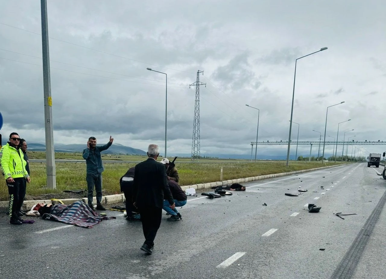 Erzurum'da korkunç kaza: Ortalık can pazarına döndü - 2. Resim
