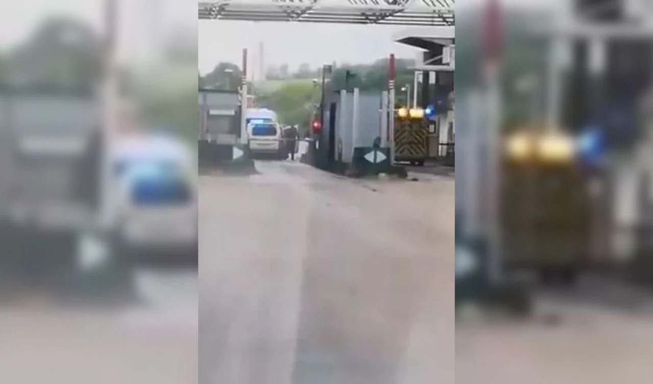 Fransa'da film gibi olay! Mahkumları taşıyan minibüse pusu kurdular! Ölü ve yaralılar var - 1. Resim