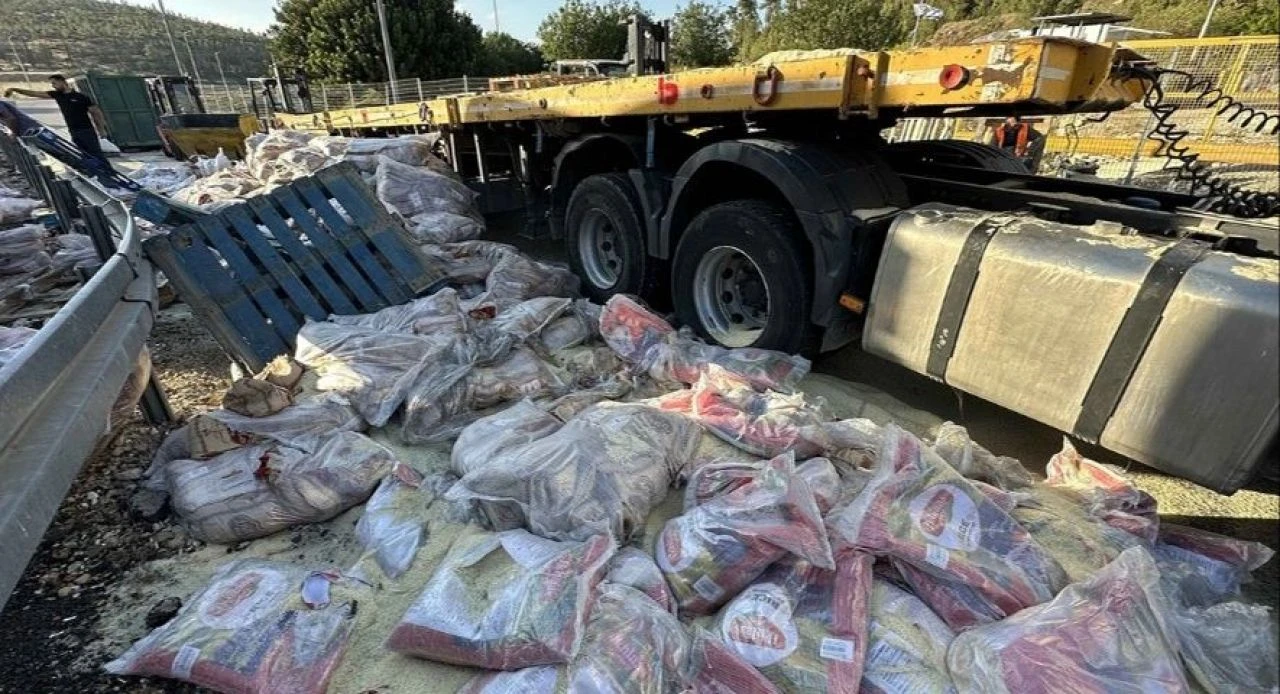 İnsanlığa dair tek bir ibare yok! Yahudi işgalciler, Gazze'ye giden yardımları yola döktü