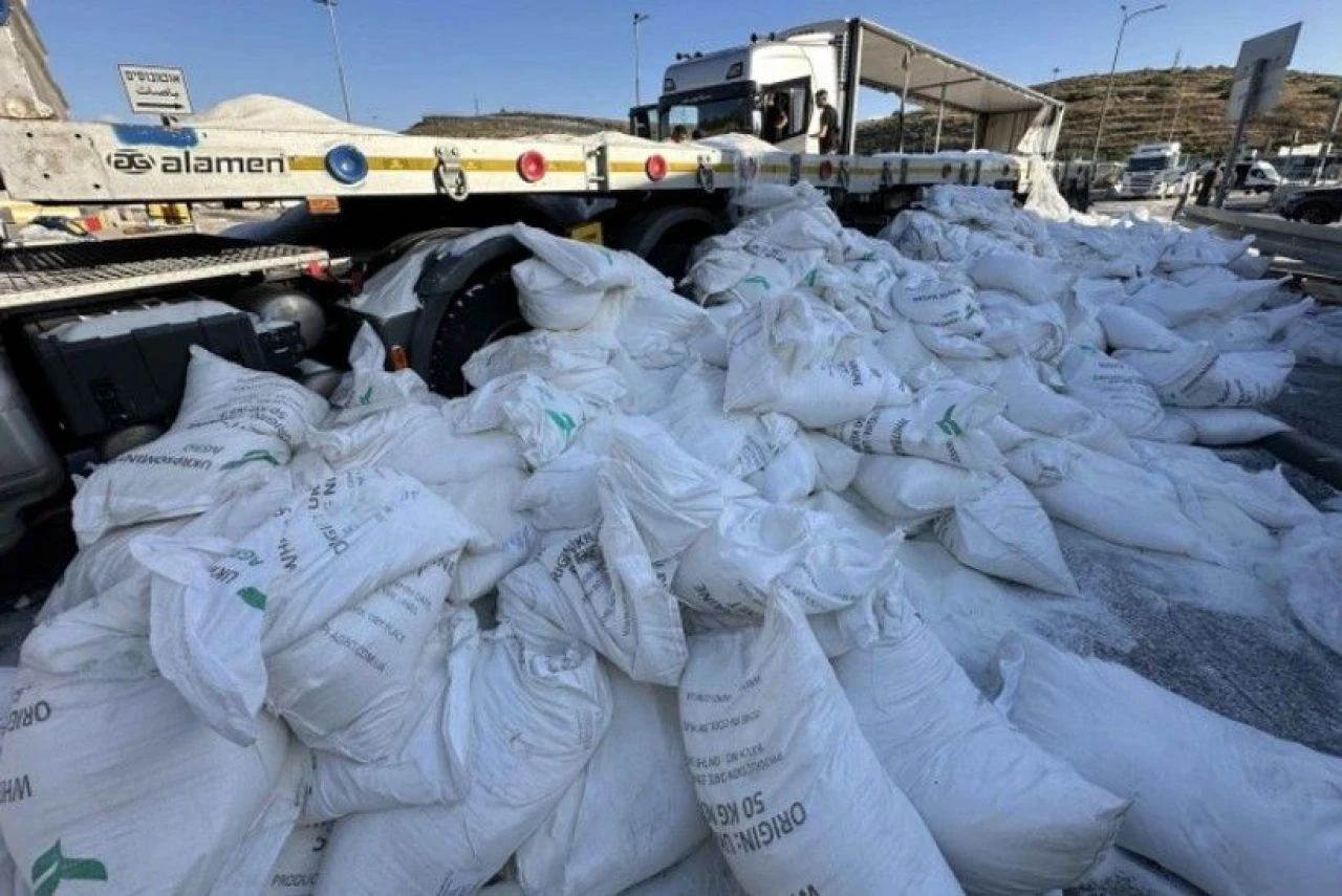 İnsanlığa dair tek bir ibare yok! Yahudi işgalciler, Gazze'ye giden yardımları yola döktü