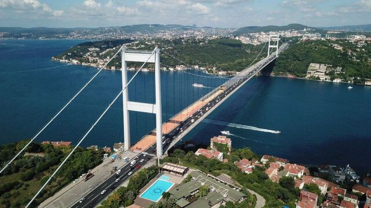 geçiş ücreti İstanbul'da 15 Temmuz Şehitler ve Fatih Sultan Mehmet köprülerinde geçiş ücreti 24 TL oldu