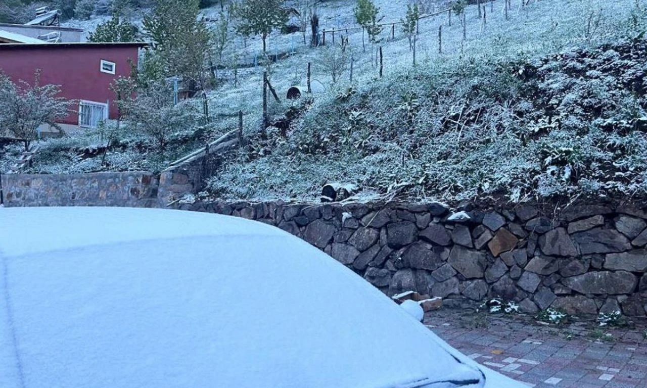 Mayıs ayında kar sürprizi: Her yer beyaza büründü