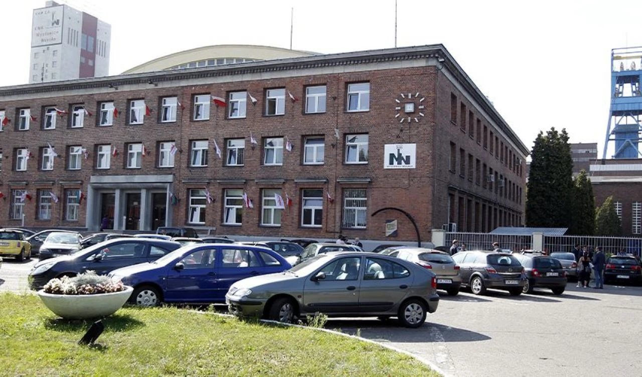 Polonya'da madende göçük: Ölü ve yaralılar var - 1. Resim