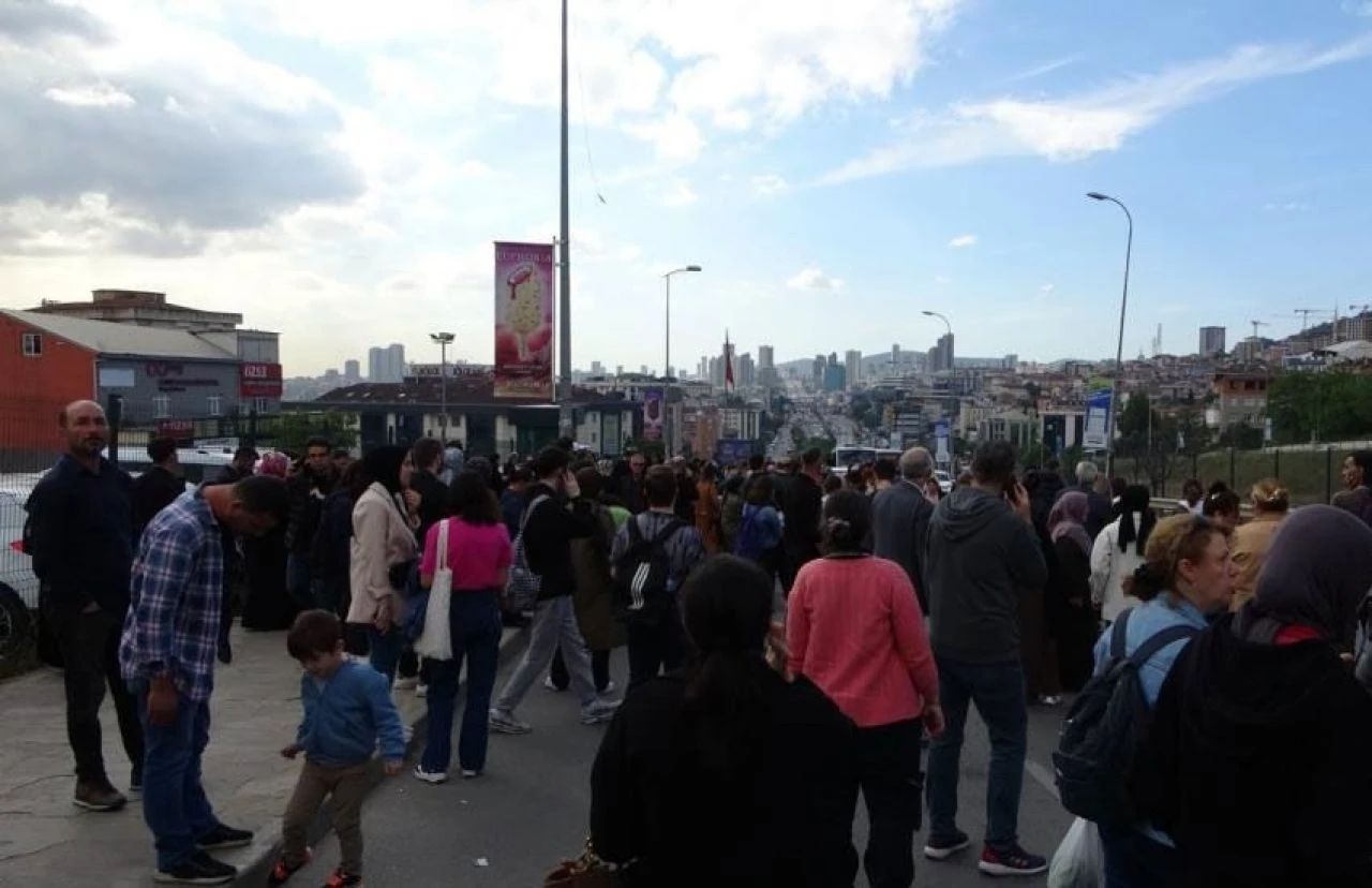 Sabiha Gökçen metrosu arızalandı taksiciler bayram etti! - 1. Resim