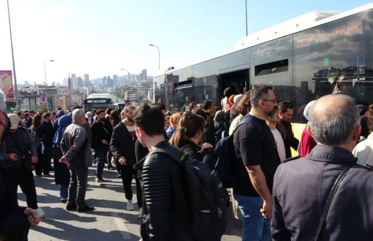 Sabiha Gökçen metrosu arızalandı taksiciler bayram etti! - 2. Resim