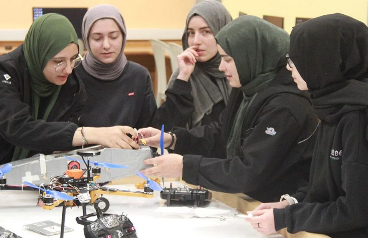 Türk öğrenciler üretti: Yapay zekayla görüntü tanımlayan İHA geliyor