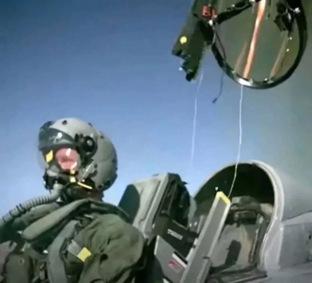 Askeri uçağın yerde çalışan fırlatma koltuğu can aldı! - 3. Resim