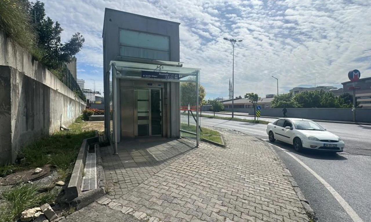 Başakşehir'de sanayi sitesinde bomba alarmı!