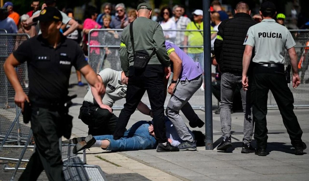 Son dakika! Slovakya Başbakanı Robert Fico, silahlı saldırıya uğradı - 3. Resim