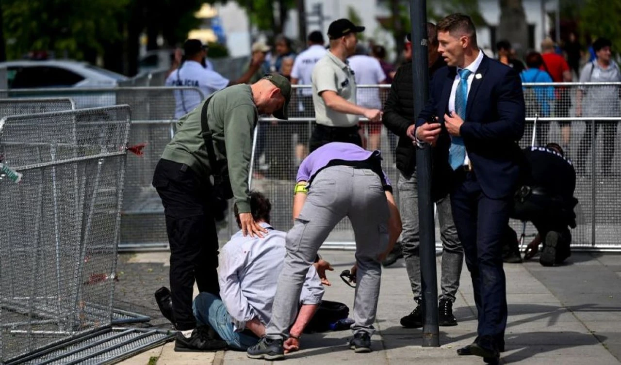 Son dakika! Slovakya Başbakanı Robert Fico, silahlı saldırıya uğradı - 2. Resim