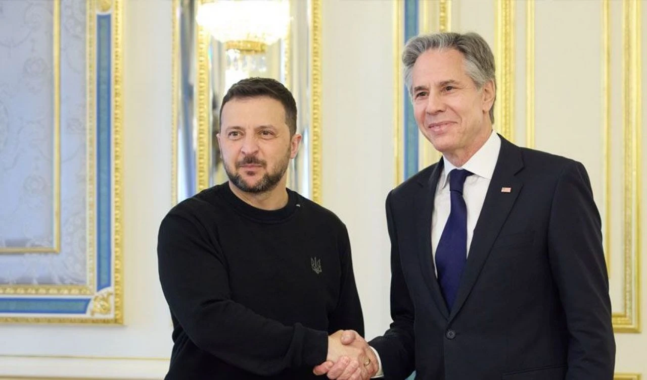 Ukrayna'ya güvence veren Blinken Kiev'de hem söyledi hem çaldı!