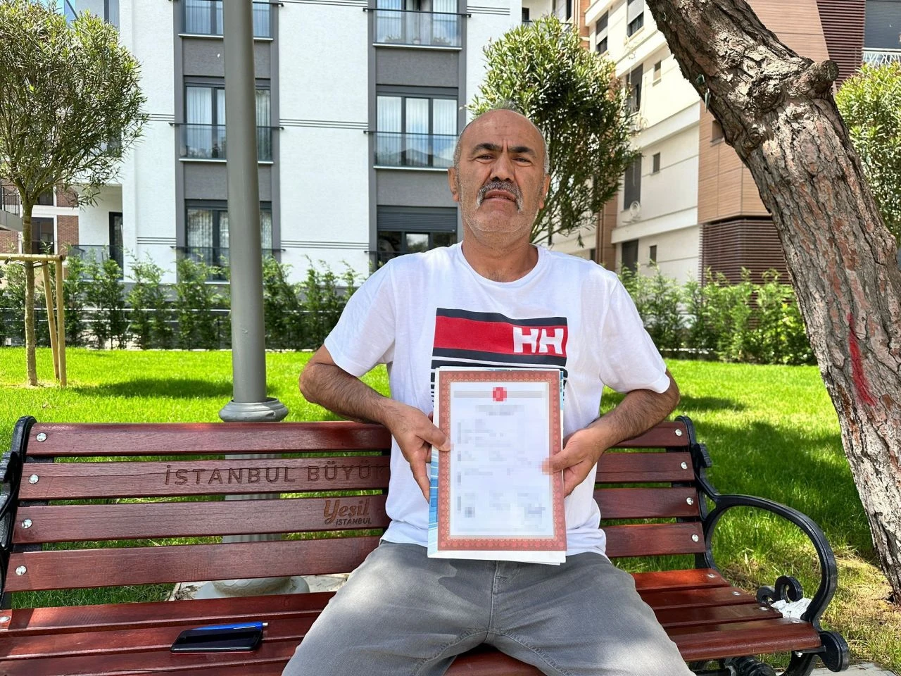 Ünlü köpek eğitmenine büyük şok! Parasını emlakçıya kaptırdı