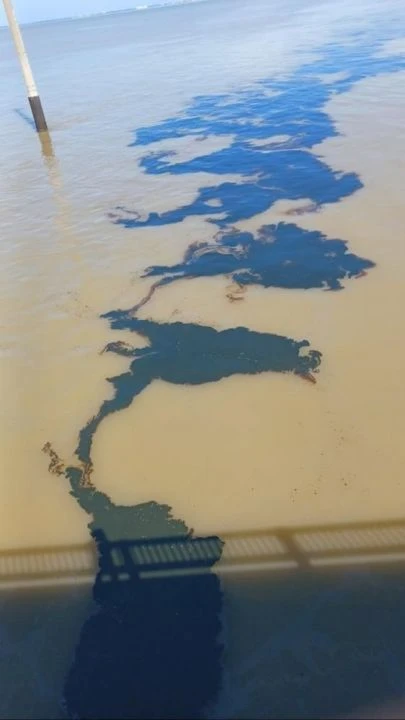 ABD'de bir köprü kazası daha oldu: Dev mavna ayaklarına çarptı