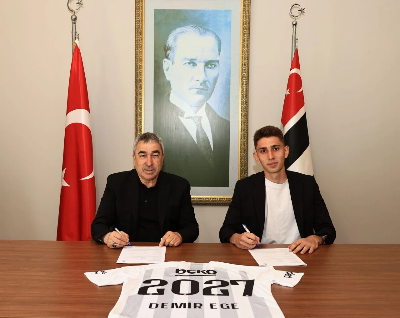 Beşiktaş, 19 yaşındaki futbolcusu Demir Ege Tıknaz bırakmadı! Sözleşme süresi uzatıldı - 2. Resim