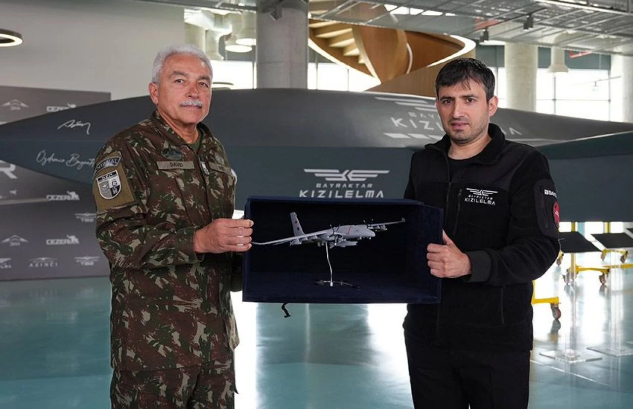 Brezilya Baykar'ı ziyaret etti, Selçuk Bayraktar kareleri paylaştı - 1. Resim