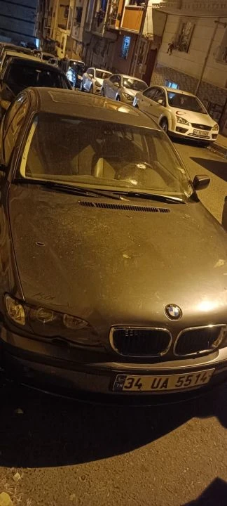 Esenyurt'ta gece saati dehşete düştüler! Bir anda evlerine ve arabalarına ateş açıldı - 1. Resim