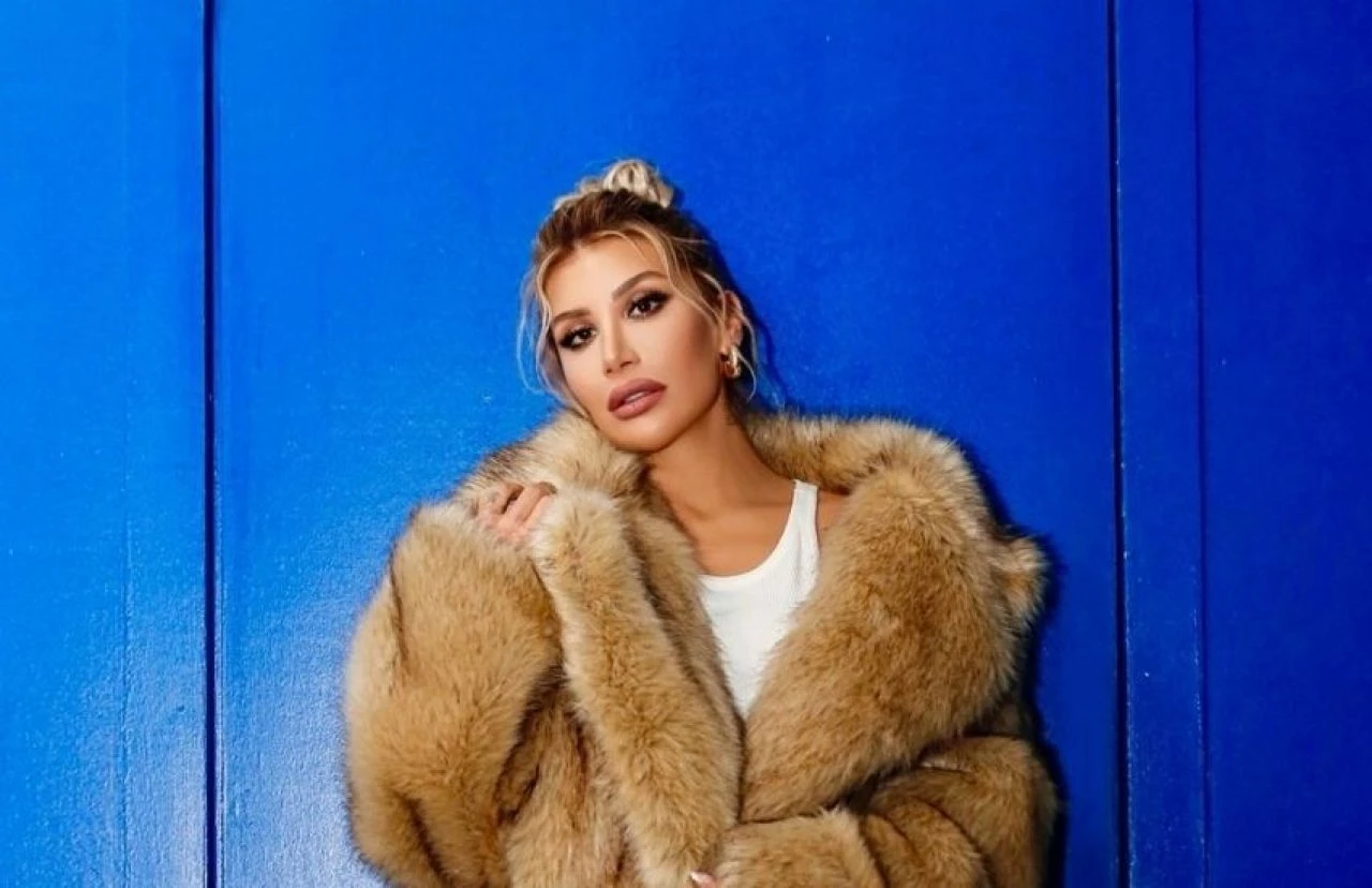 İrem Derici ‘Köyüm’ notuyla Nöroloji ve Psikiyatri Kliniği'ne gittiği anı paylaştı