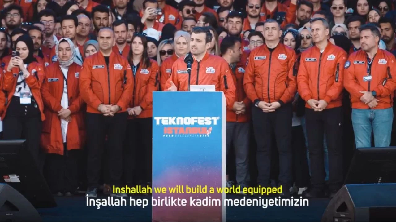 Selçuk Bayraktar Necip Fazıl'ın dizeleriyle seslendi: Yol onun, varlık onun, gerisi hep angarya