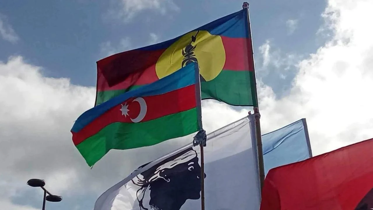 Şiddet olaylarının önünün alınamadığı Yeni Kaledonya'da Azerbaycan bayraklarının sırrı çözüldü - 4. Resim