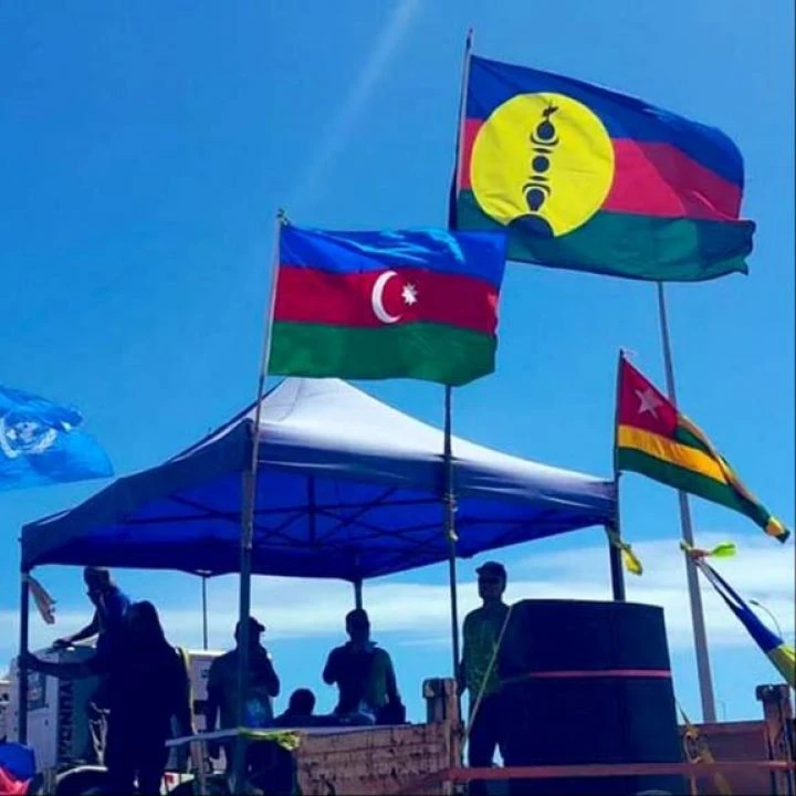 Şiddet olaylarının önünün alınamadığı Yeni Kaledonya'da Azerbaycan bayraklarının sırrı çözüldü - 2. Resim