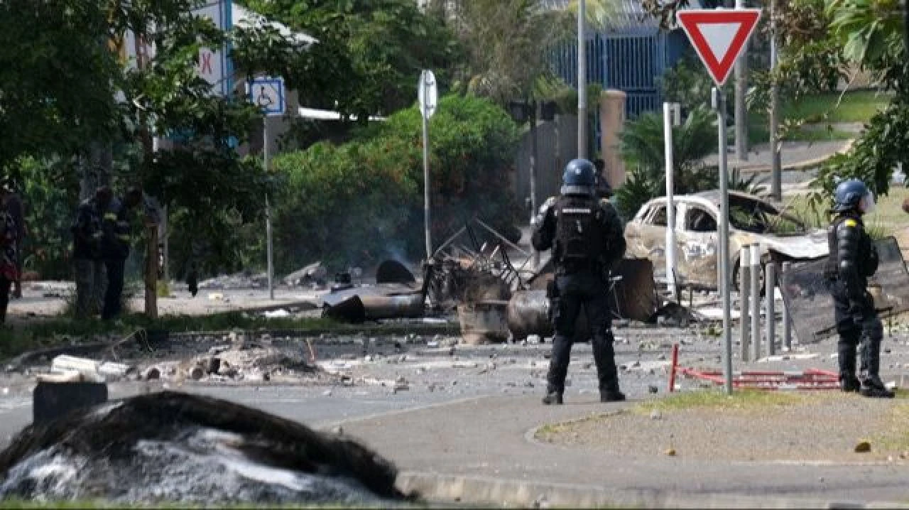 Şiddet olaylarının önünün alınamadığı Yeni Kaledonya'da Azerbaycan bayraklarının sırrı çözüldü - 1. Resim