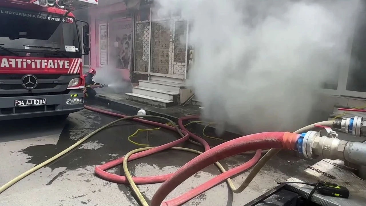 Şişli'de depo yangını! - 1. Resim