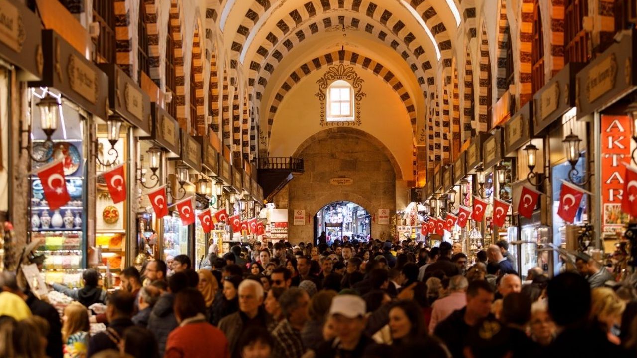 Tatilde Türkiye’nin çekiciliği arttı, turist harcama rekoru kırdı!