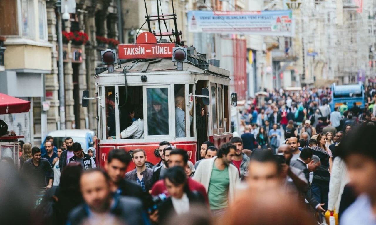 Tatilde Türkiye’nin çekiciliği arttı, turist harcama rekoru kırdı!