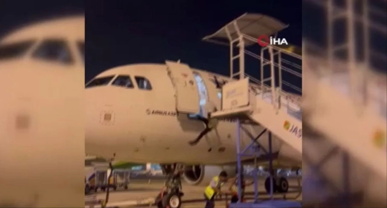 Uçakta korku dolu anlar anbean kaydedildi! Bir anda yere çakıldı 