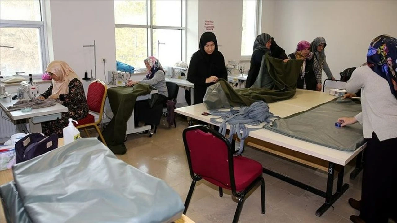 Usta öğretici maaşları her ayın 15'i itibarıyla hesaplara yatırılıyor