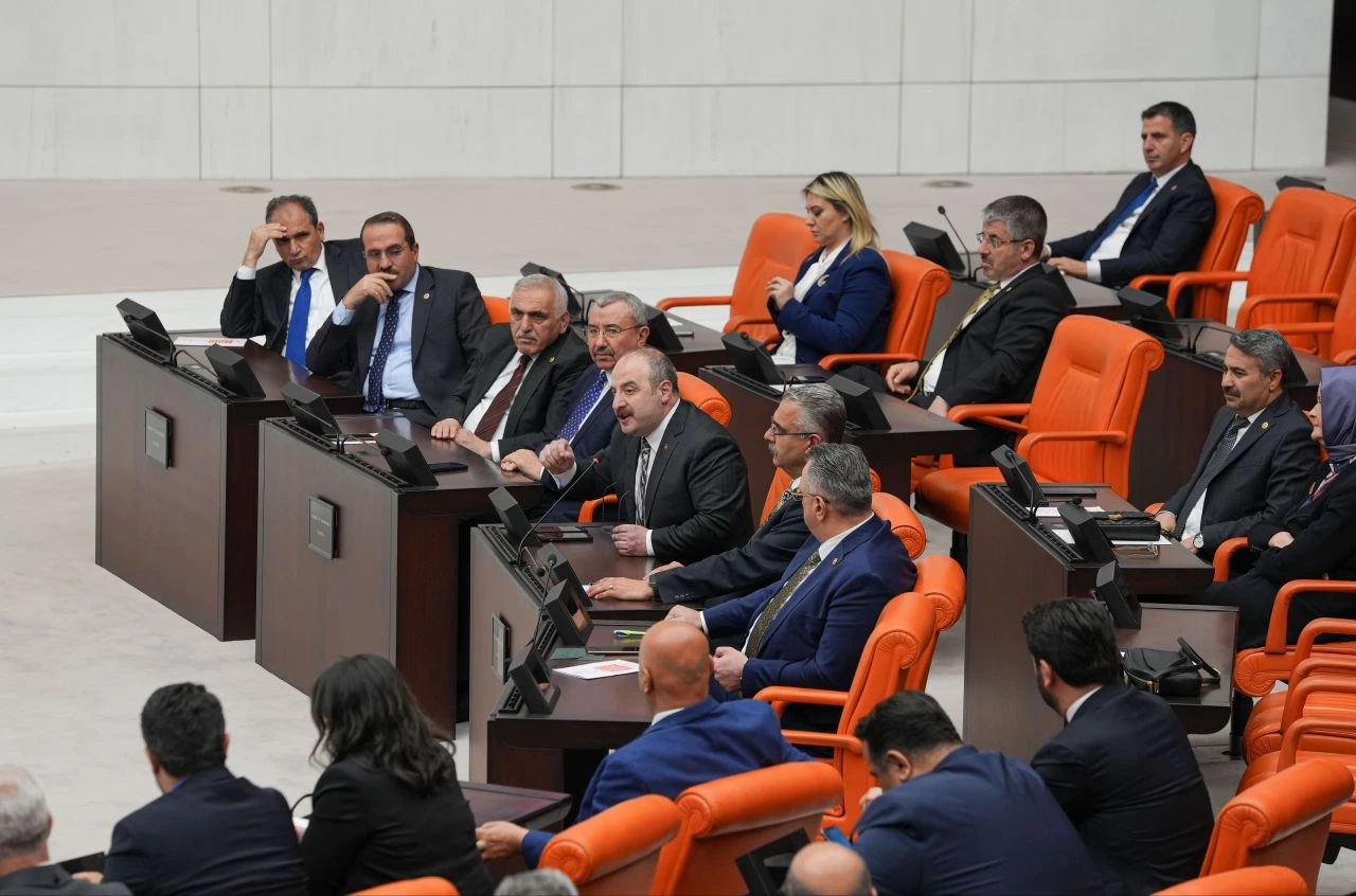 Vatandaşın belini büken fahiş fiyat ve stokçuluğa 'dur' dendi! TBMM'den maddeler geçti